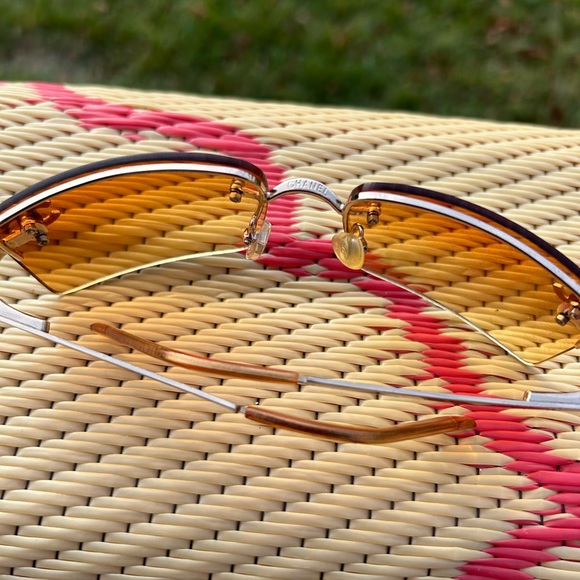 Chanel Vintage Sunglasses with rhinestone CC’s. - Picture 5 of 13